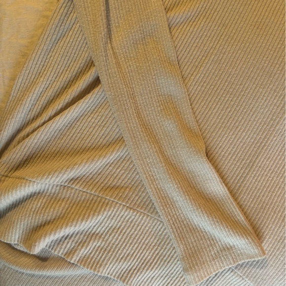 Cherish Size L White/Cream Ribbed Turtleneck - Picture 4 of 5